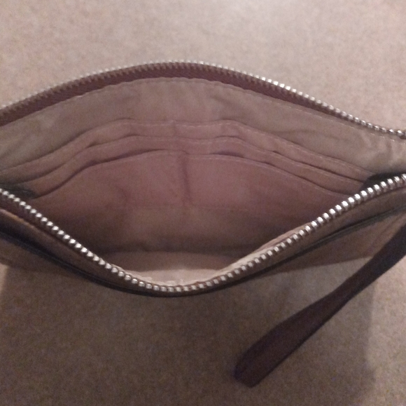 Guess wristlet - Picture 3 of 3